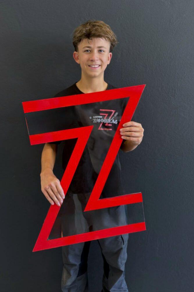 Janis Steinauer, Automobilfachmann in Ausbildung bei der Garage Zahner AG